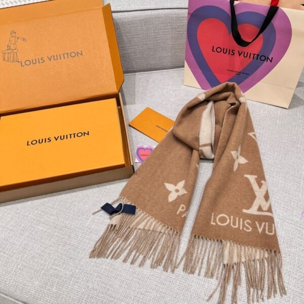 Louis Vuitton Rrykjavik Classic Cashmere Scarf Milk tea color