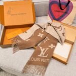 Louis Vuitton Rrykjavik Classic Cashmere Scarf Milk tea color