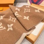 Louis Vuitton Rrykjavik Classic Cashmere Scarf Milk tea color