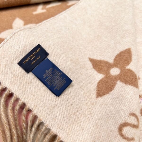 Louis Vuitton Rrykjavik Classic Cashmere Scarf Milk tea color