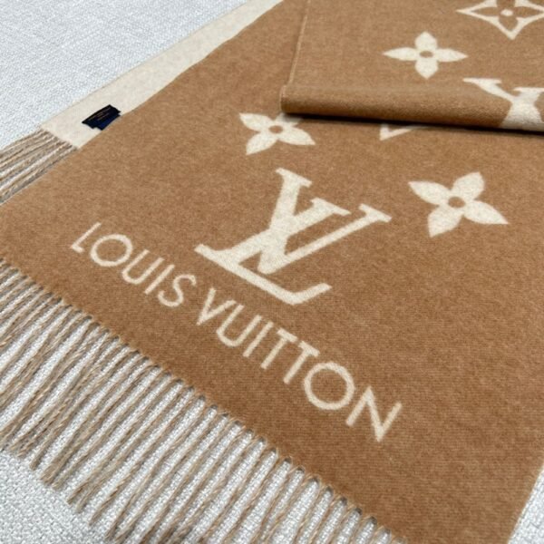 Louis Vuitton Rrykjavik Classic Cashmere Scarf Milk tea color