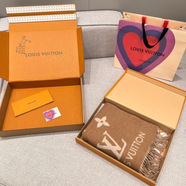 Louis Vuitton Rrykjavik Classic Cashmere Scarf Milk tea color