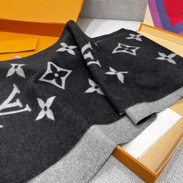 Louis Vuitton Rrykjavik Classic Cashmere Scarf Black Grey