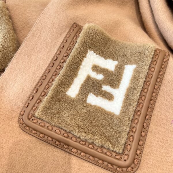 Fendi Pocket fur scarf milk tea color