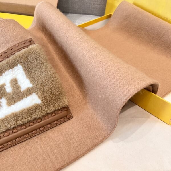 Fendi Pocket fur scarf milk tea color