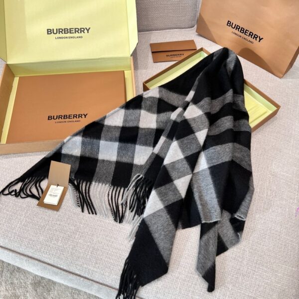 Burberry Cashmere shawl black