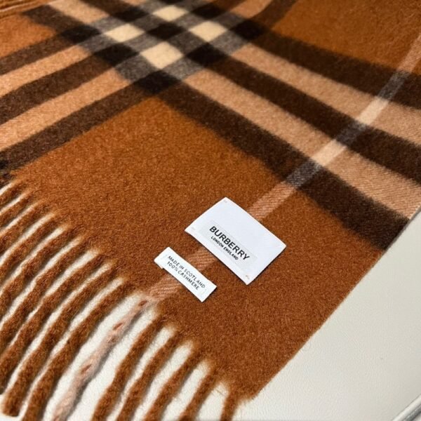 Burberry Classic Scarf Caramel