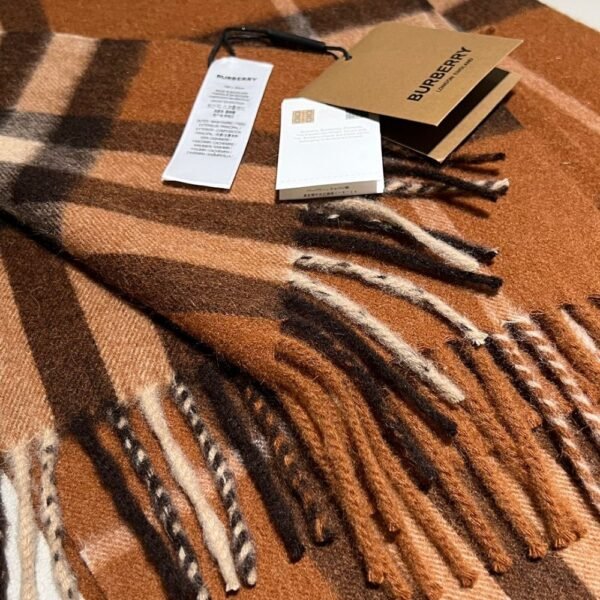 Burberry Classic Scarf Caramel
