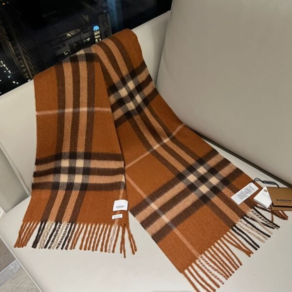 Burberry Classic Scarf Caramel