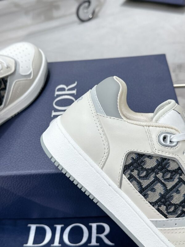 Dior  B27 Low Cream