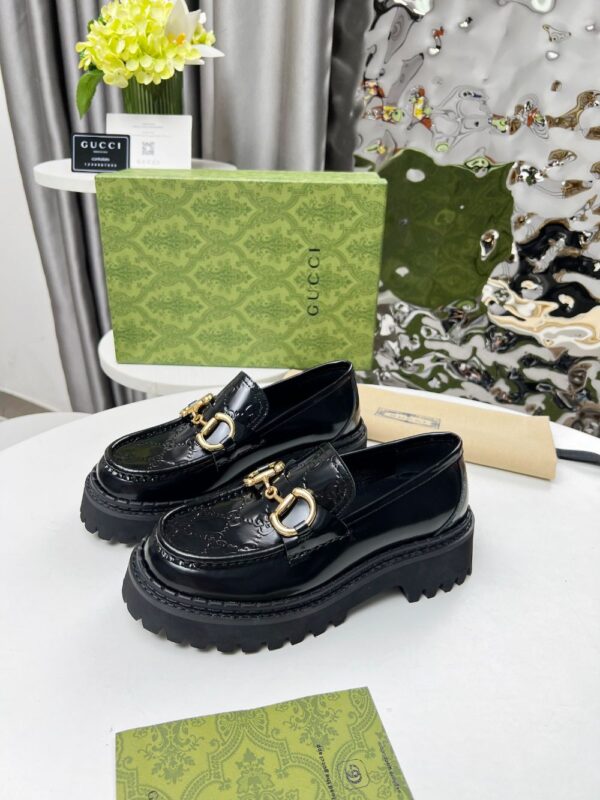Gucci Loafer  Bright leather texture