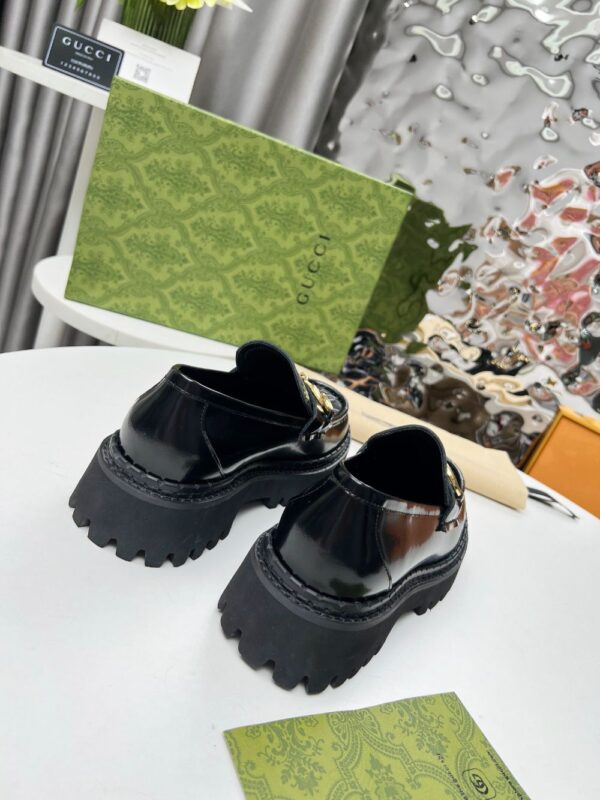Gucci Loafer  Bright leather texture