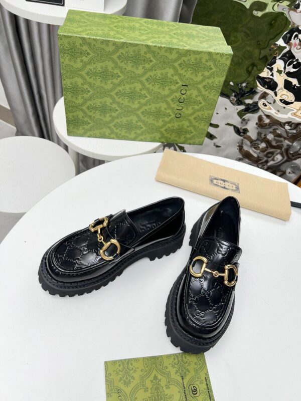 Gucci Loafer  Bright leather texture