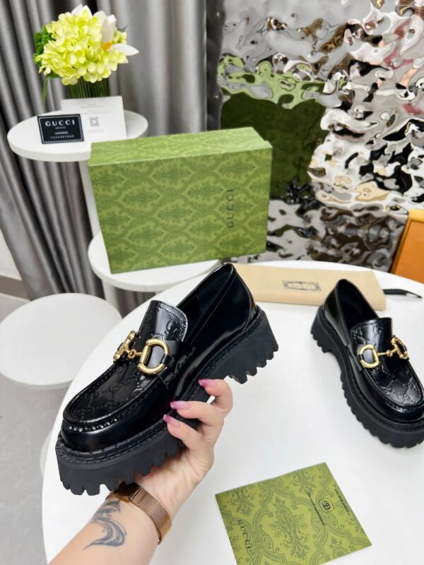 Gucci Loafer  Bright leather texture
