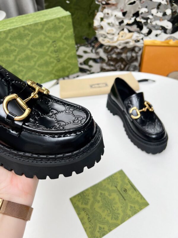 Gucci Loafer  Bright leather texture