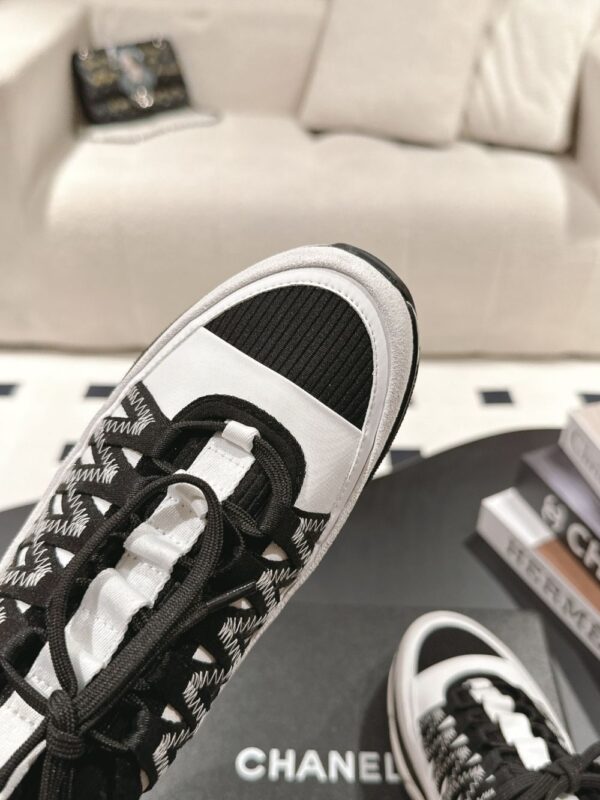 Chanel 25C White Black