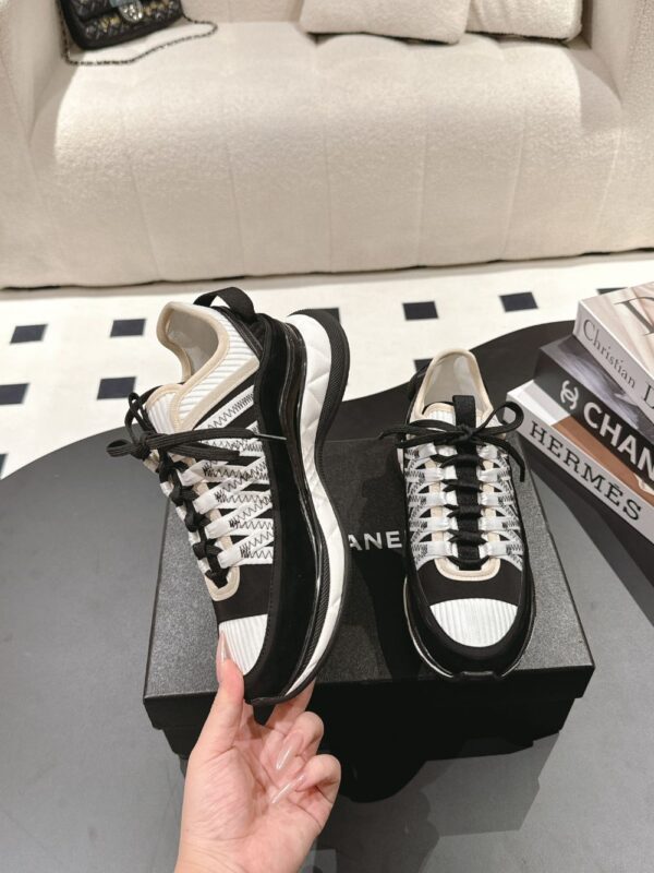 Chanel 25C Black White