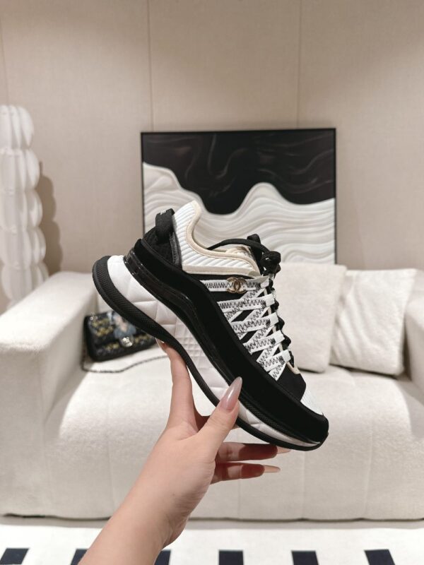 Chanel 25C Black White