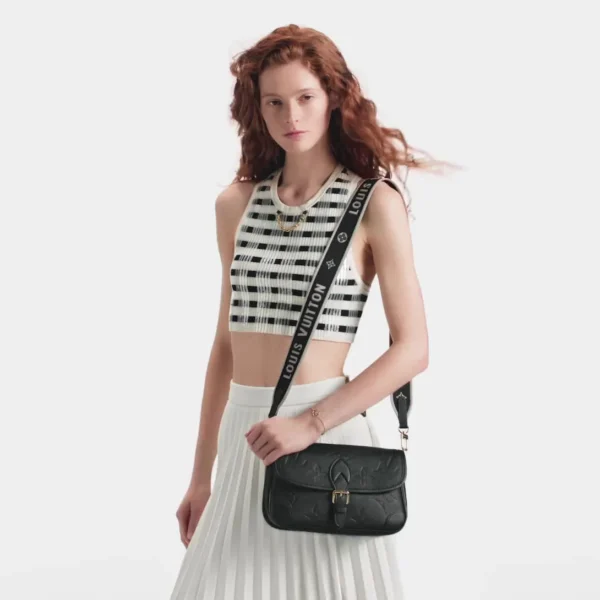 This sophisticated Diane handbag